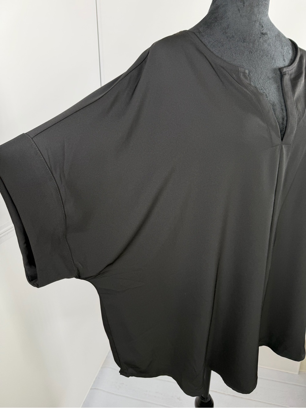 NWT Zenana Black Split Neck Tunic Top Oversized Short Sleeve Blouse 3X - Picture 2 of 6